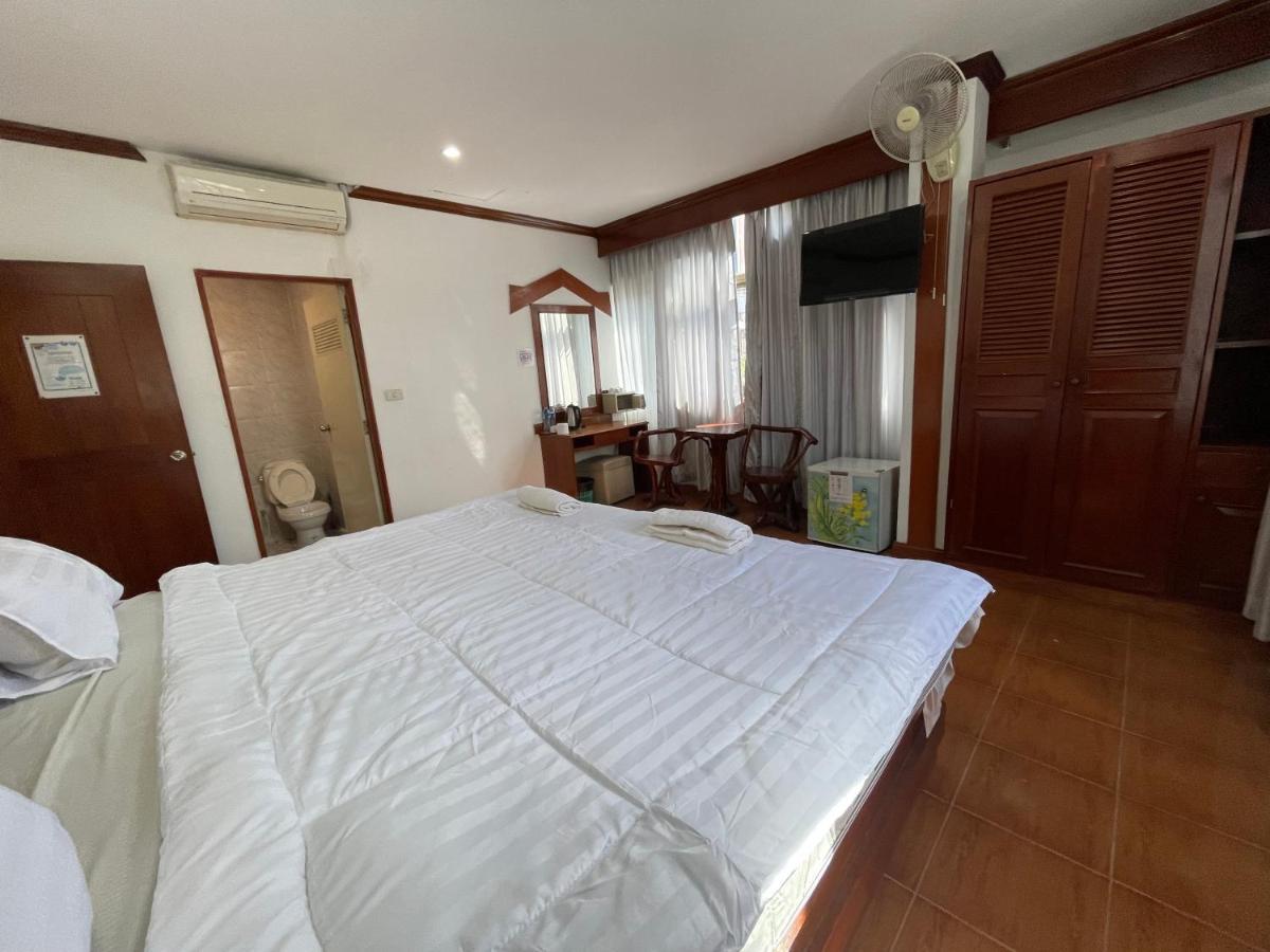 Centre Point Patong Hotel Exterior photo