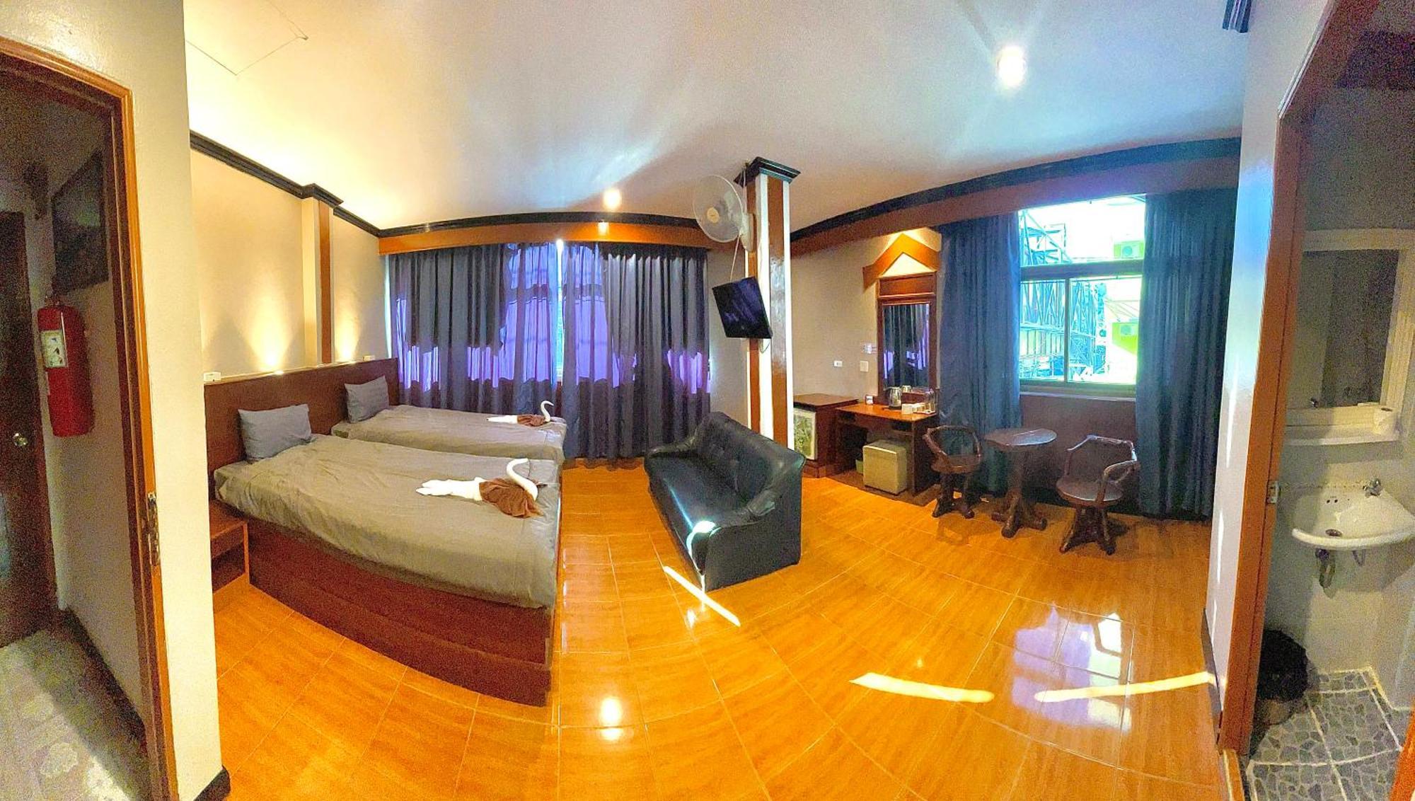 Centre Point Patong Hotel Exterior photo