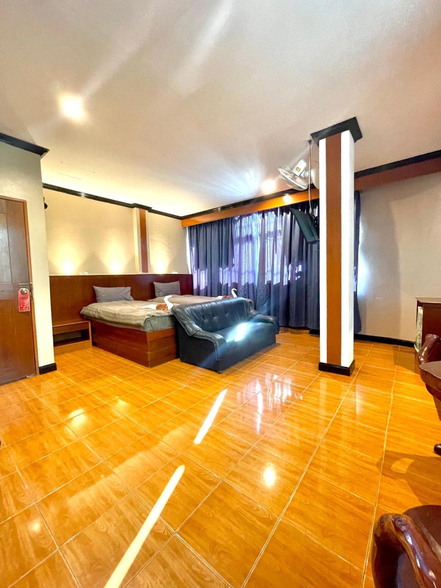 Centre Point Patong Hotel Exterior photo
