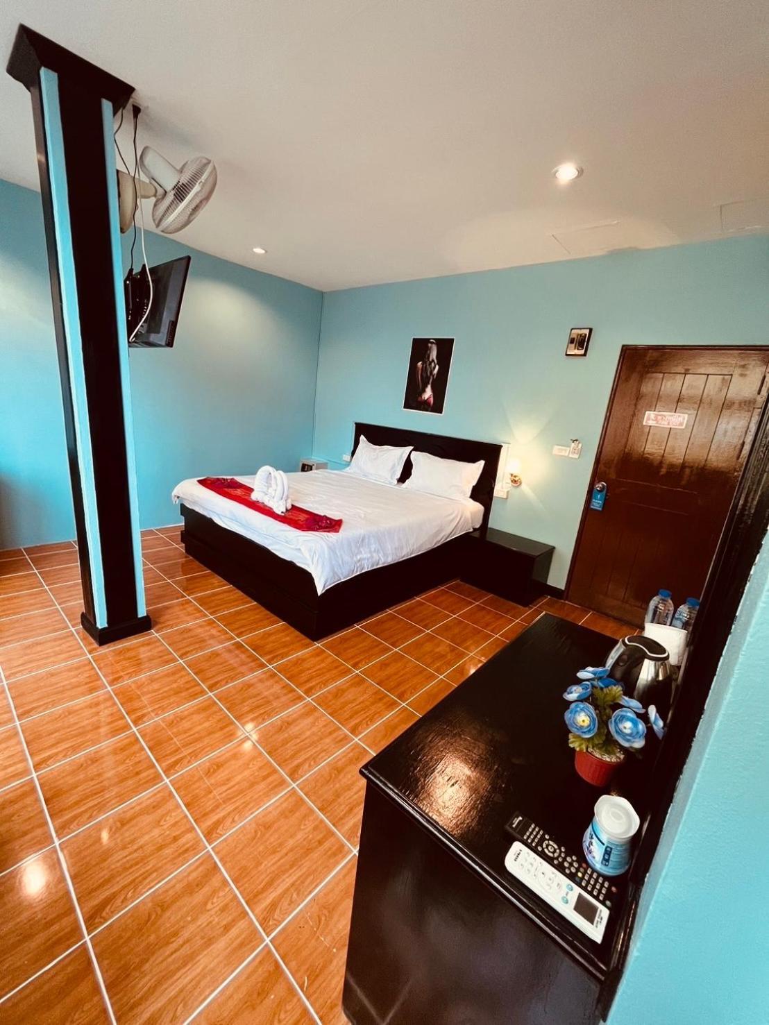 Centre Point Patong Hotel Exterior photo