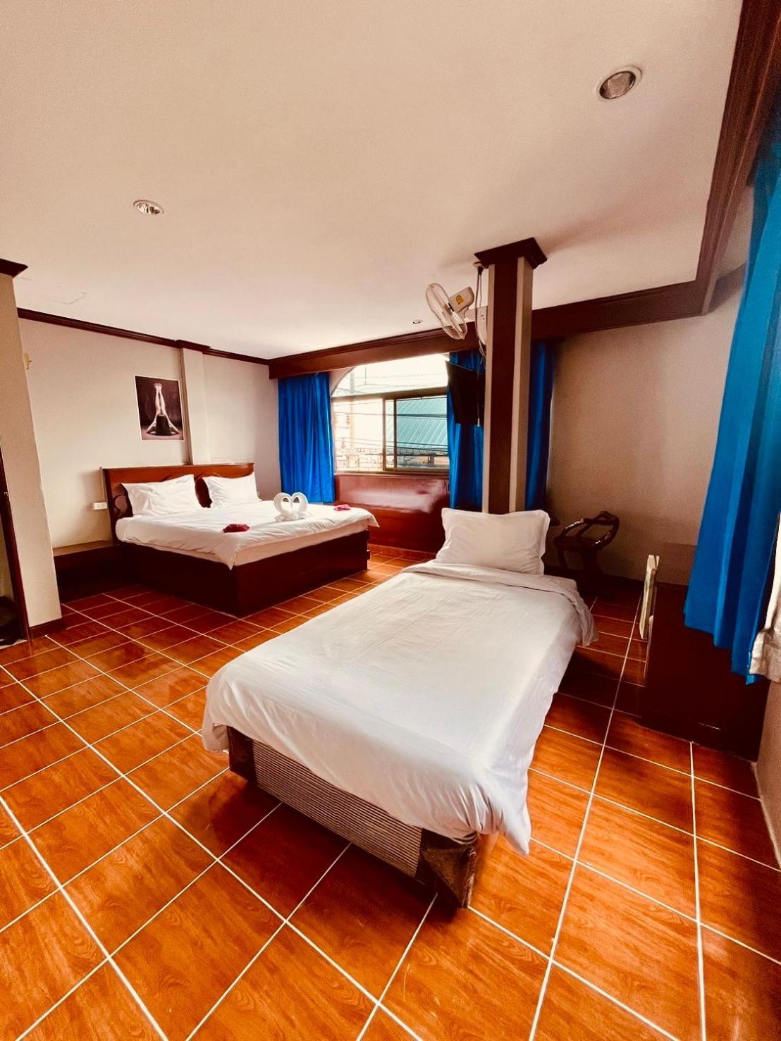 Centre Point Patong Hotel Exterior photo