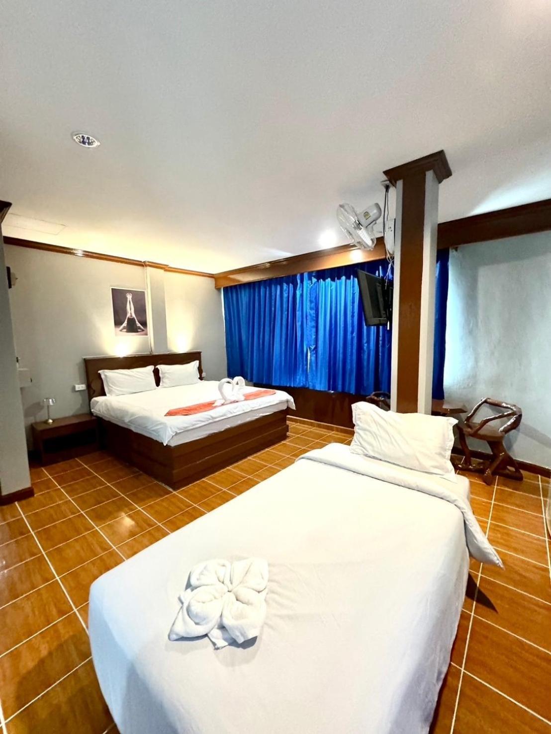 Centre Point Patong Hotel Exterior photo