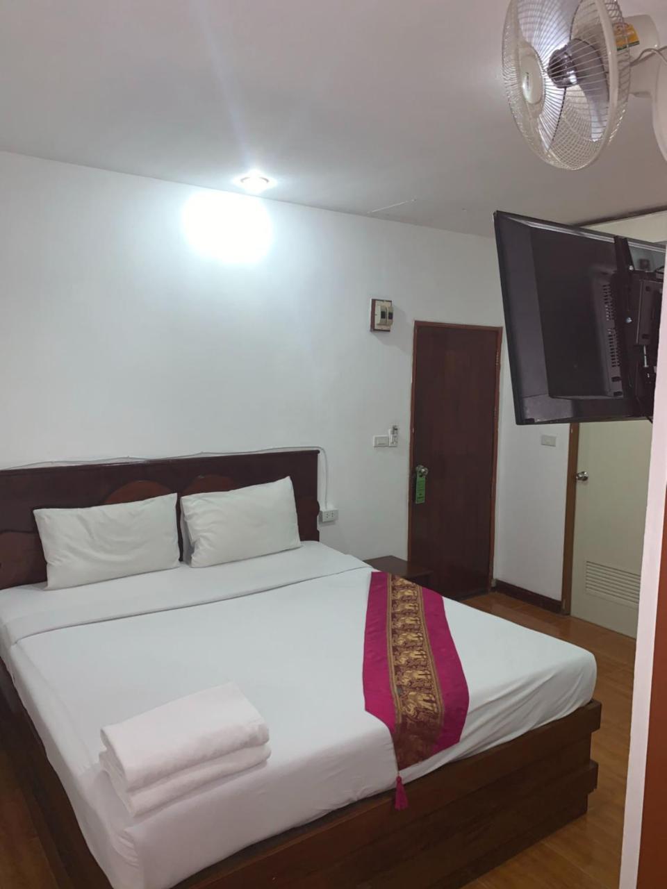 Centre Point Patong Hotel Exterior photo