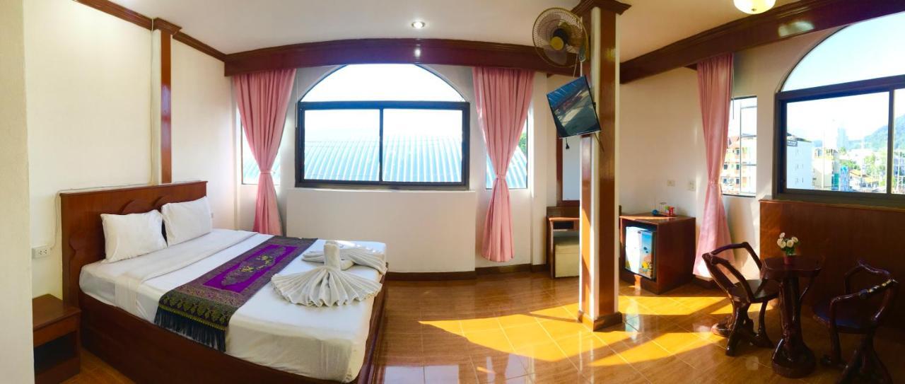 Centre Point Patong Hotel Exterior photo